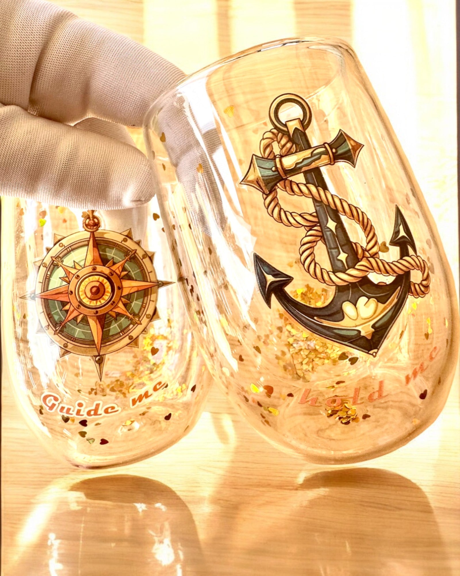 Sklenice "Nautical Dreams" s dvojitými stěnami a zlatými vločkami - sada 2 kusů, objem 300 ml, možnost personalizace gravírováním.