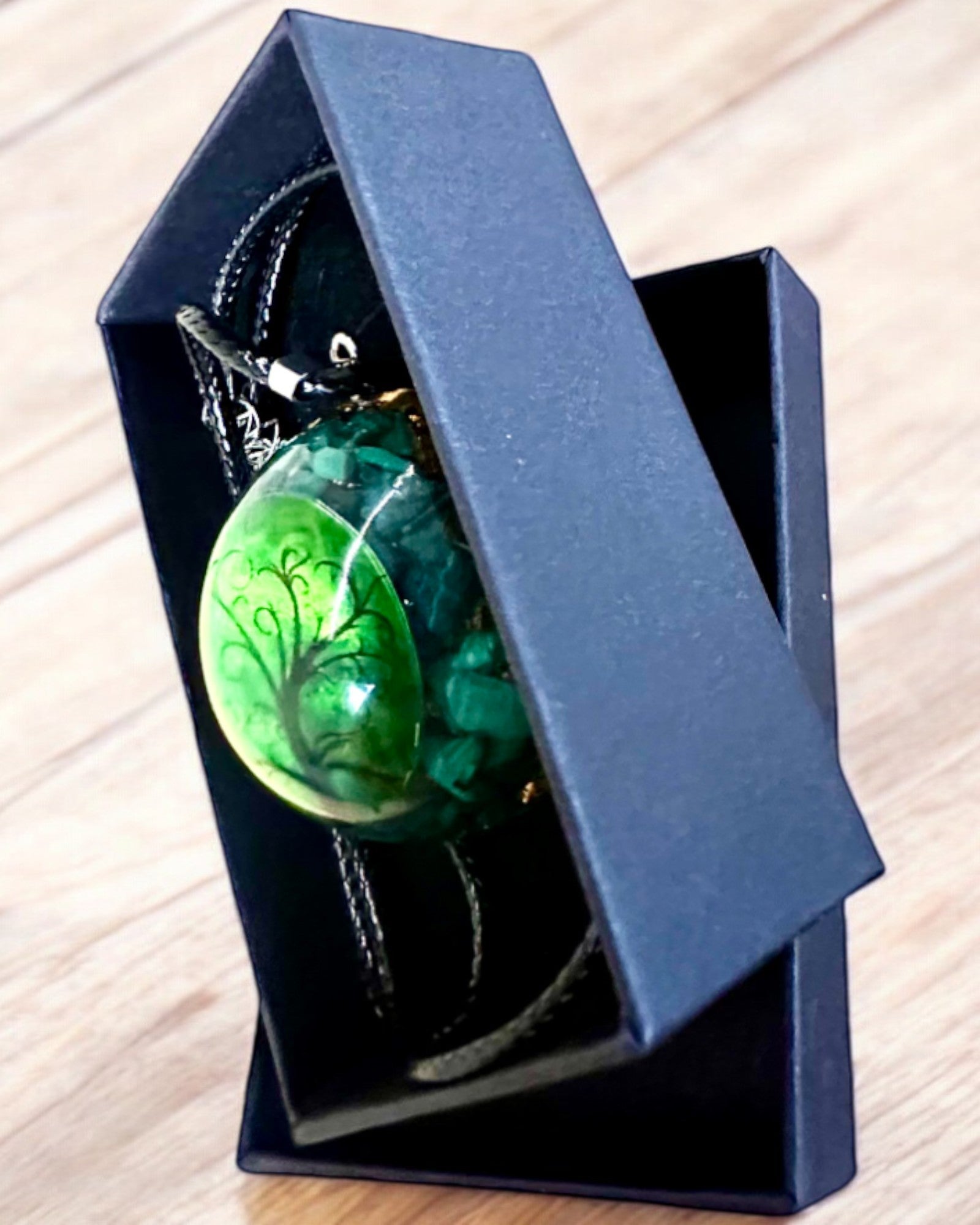 "Malachitový amulet života" - náhrdelník s možností personalizace gravírováním na dárek