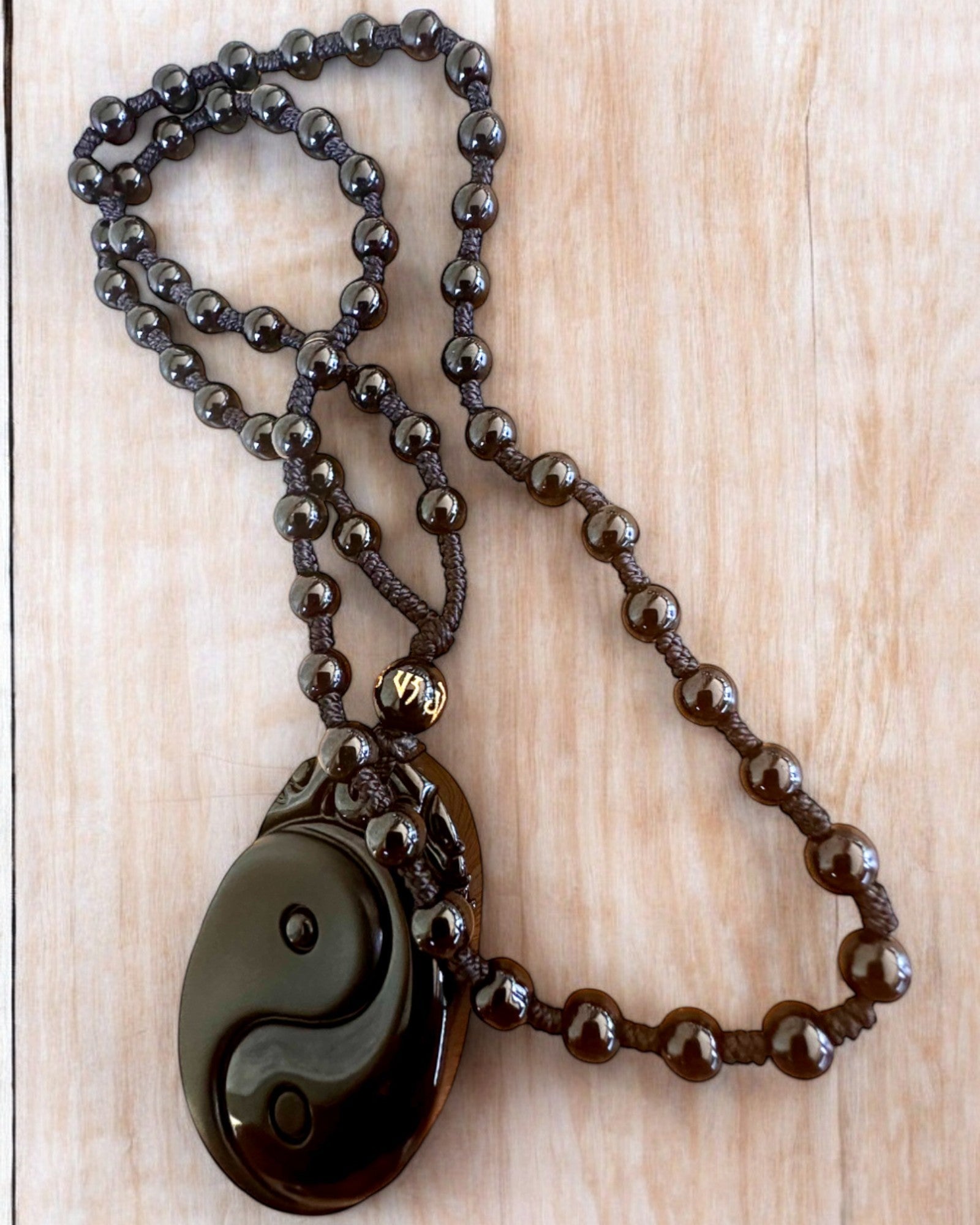 Obsidianový amulet Yin Yang s gravírováním - Harmonie a ochrana, personalizace gravírováním na dárek