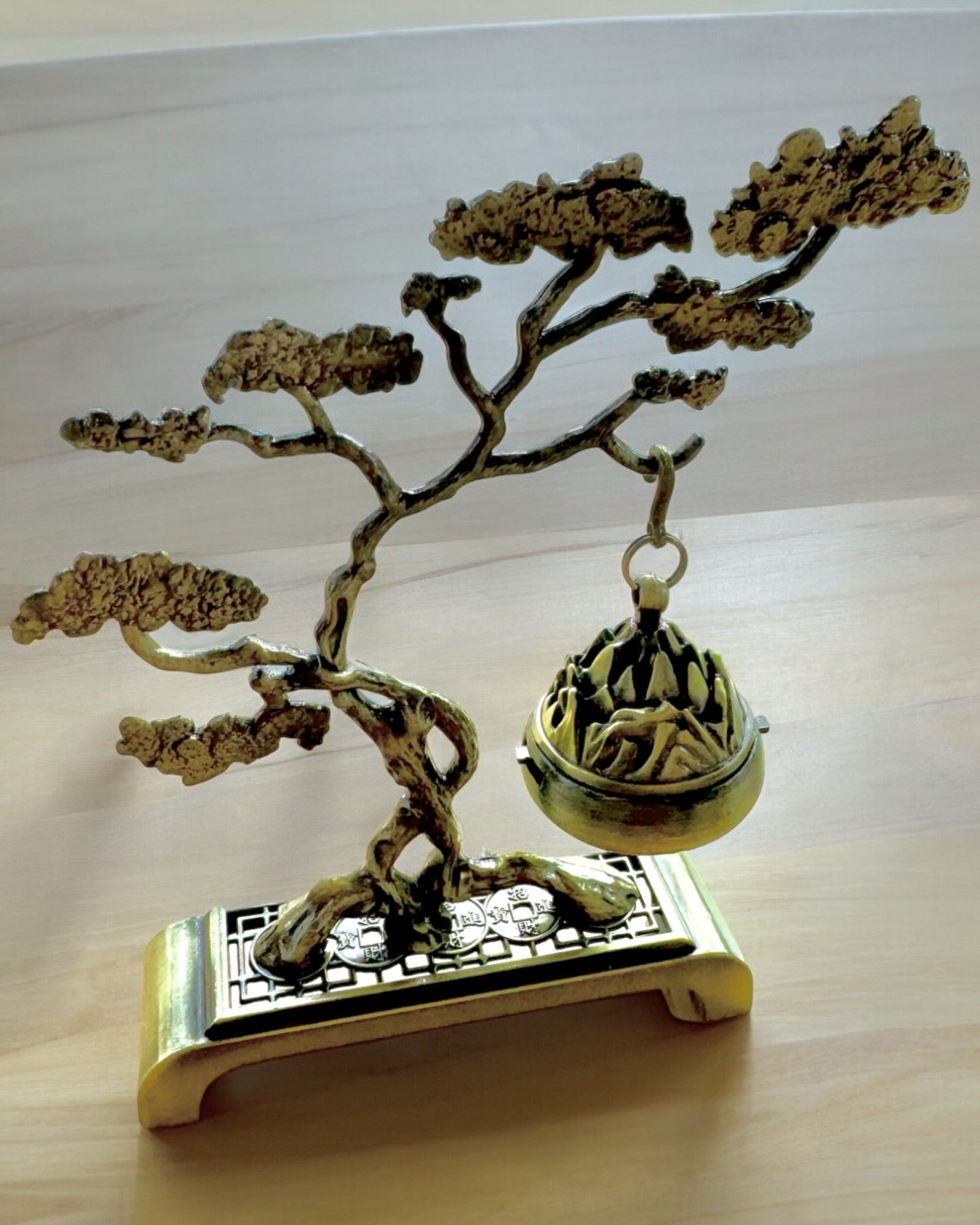 Elegantní kovový držák na vonné tyčinky Bonsai - možnost personalizace gravírováním na dárek