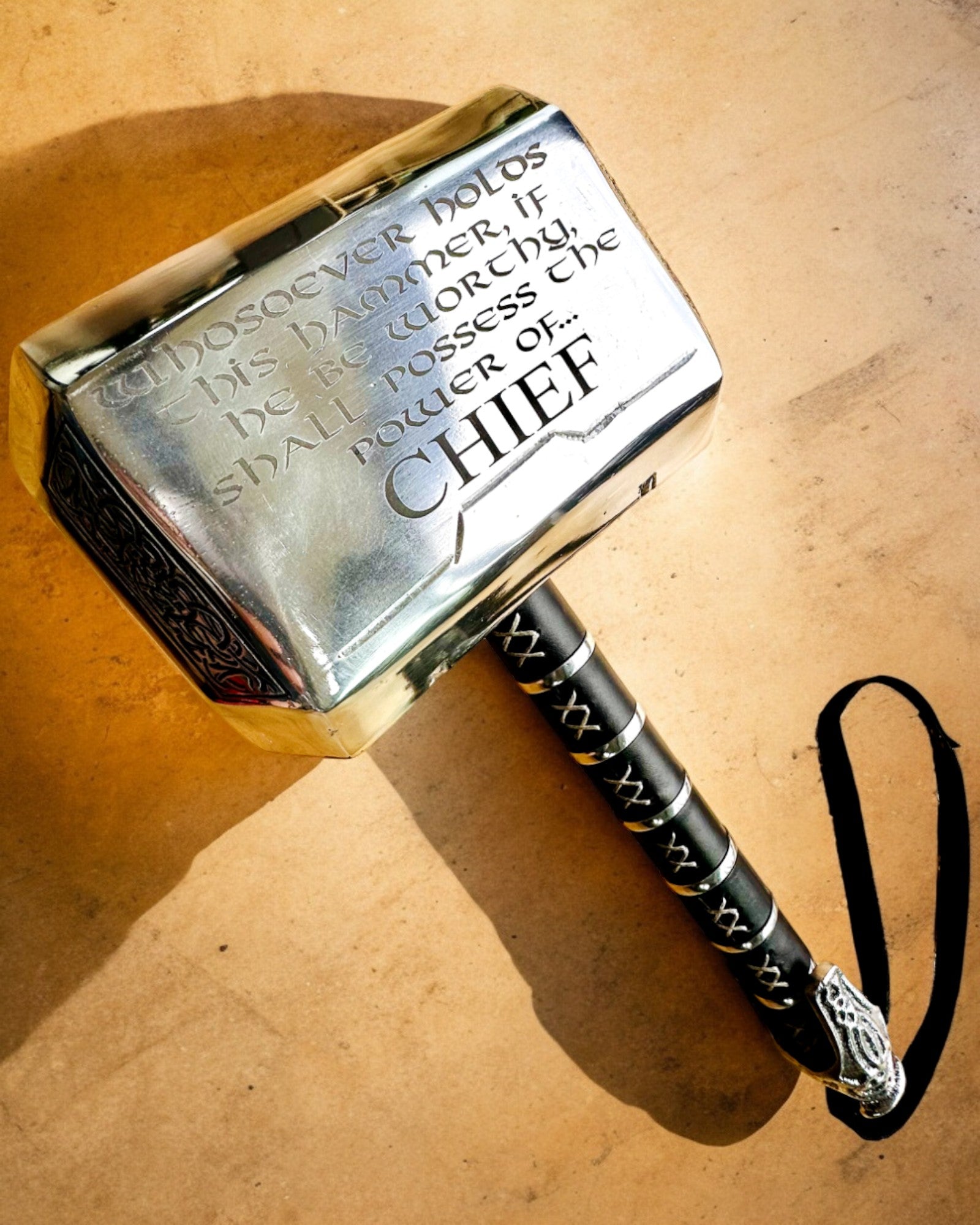 Mjölnir Thora "Chief" - Ručně Vyrobený Řemeslný Kladivo, personalizace gravírováním na dárek