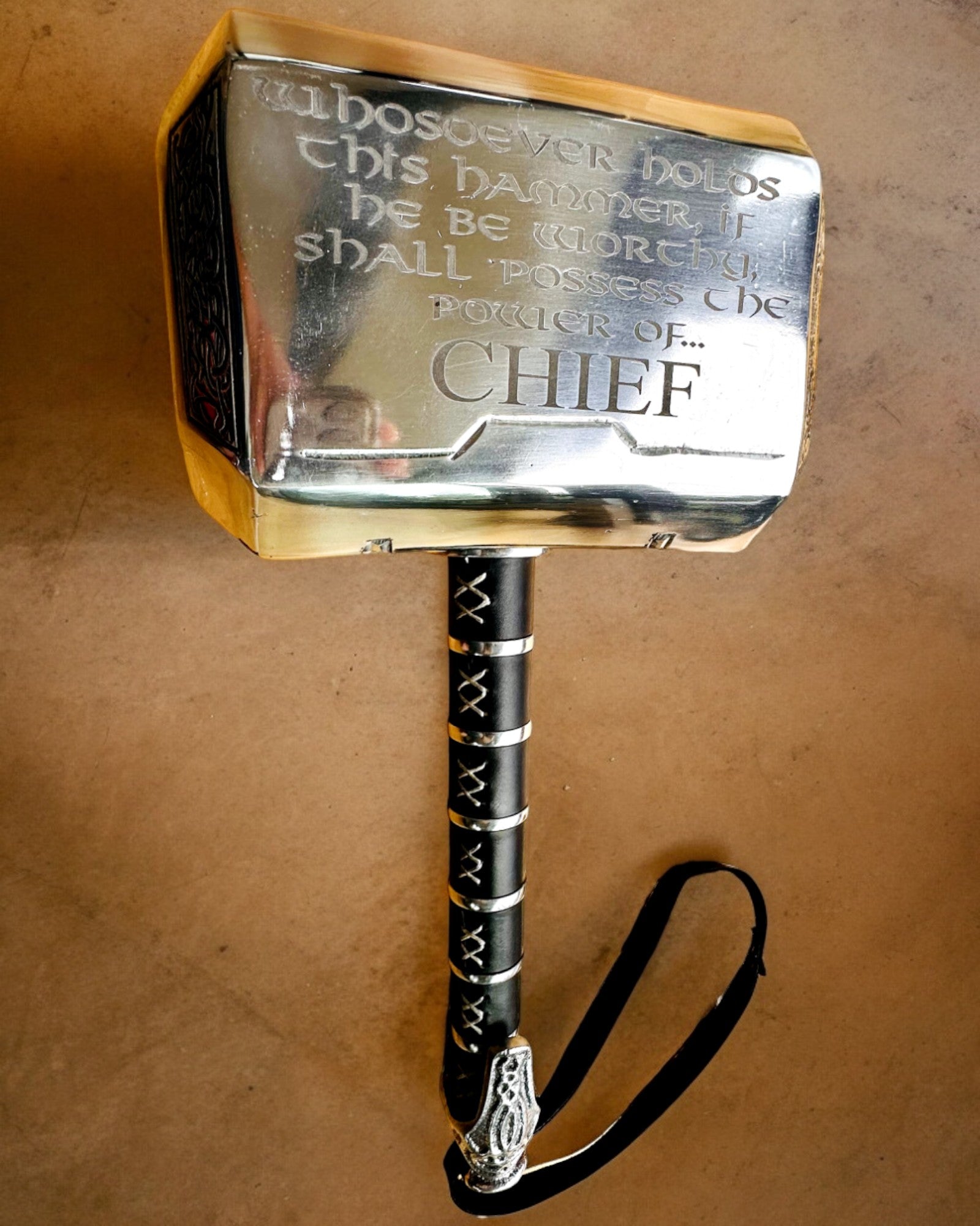 Mjölnir Thora "Chief" - Ručně Vyrobený Řemeslný Kladivo, personalizace gravírováním na dárek