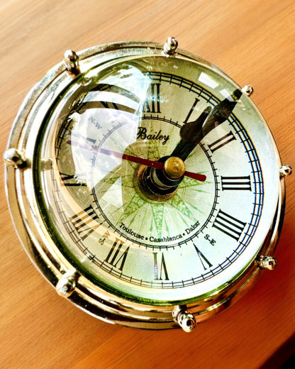 Bailey Compass Clock - Elegantní hodiny s motivem kompasu s možností gravírování