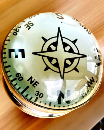 Bailey Compass Clock - Elegantní hodiny s motivem kompasu s možností gravírování