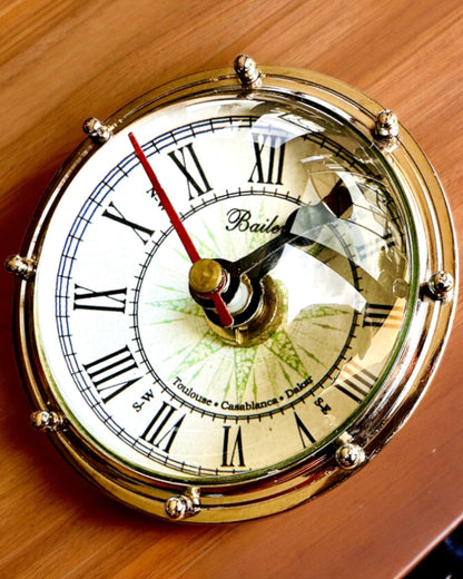 Bailey Compass Clock - Elegantní hodiny s motivem kompasu s možností gravírování