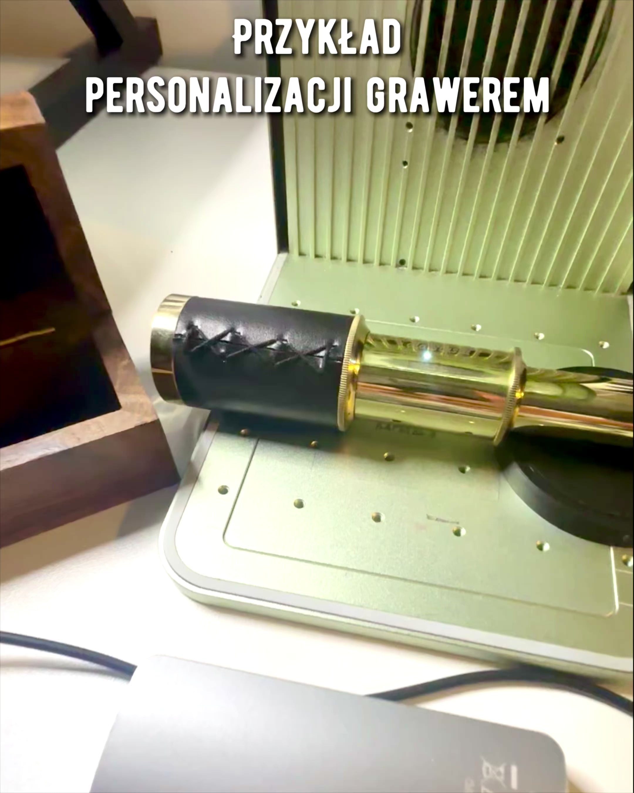 Luneta Cestovatele Raj – Ruční práce - personalizace gravírováním