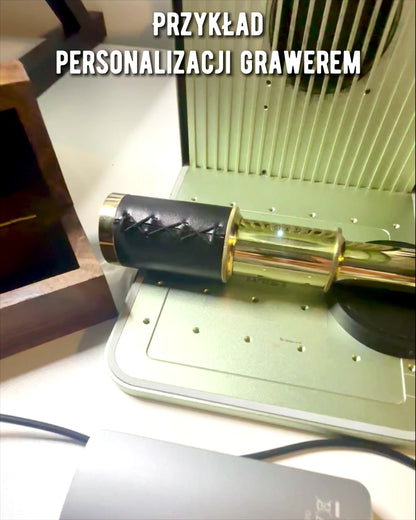 Luneta Cestovatele Raj – Ruční práce - personalizace gravírováním