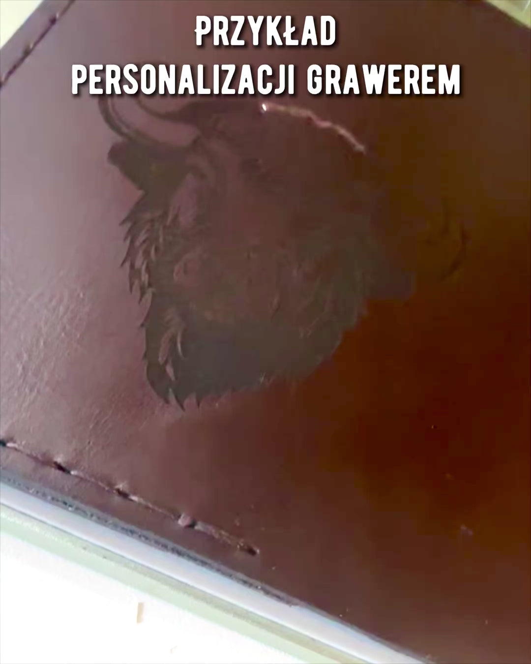 Etui "Cestovatele" - Kožené pouzdro na pas a personalizace gravírováním - 2 barevné varianty