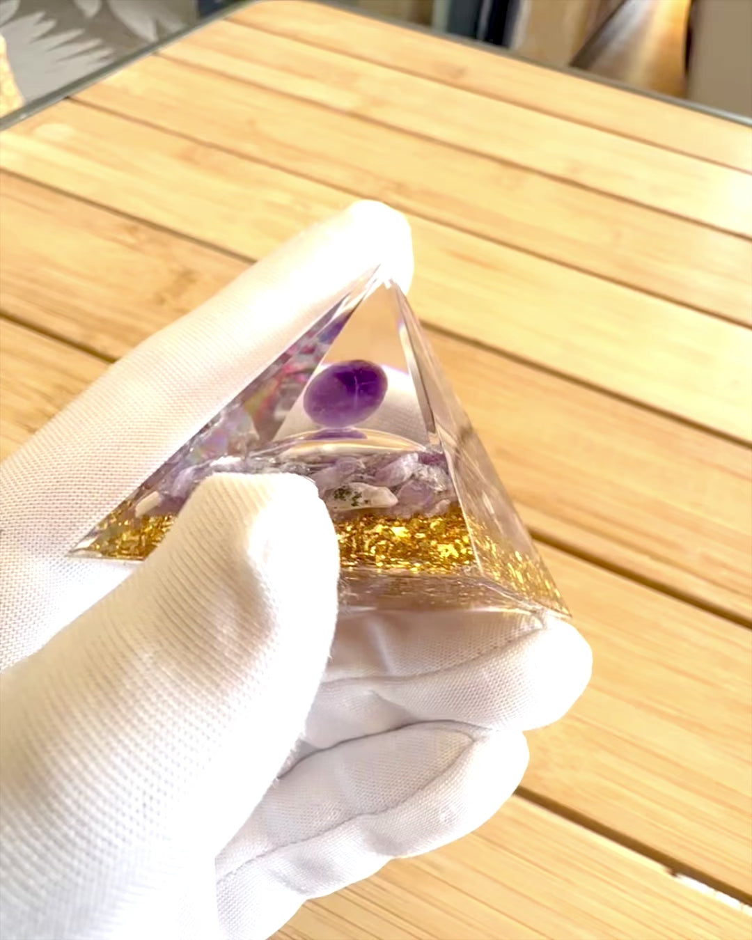 Energetická pyramida "Amethyst Star" orgonitová s krystaly ametystu